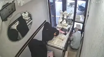 Diyarbakır'da Kadınlar Kuyumcudan 2,5 Kilo Altın Çaldı, 6 Şüpheli Yakalandı