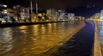 Giresun'u şiddetli yağış vurdu! Heyelan oluştu, yollar göle döndü