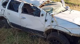 Manisa'da Takla Atan Kamyonet Tarlaya Uçtu, Sürücü Yaralı Kurtuldu