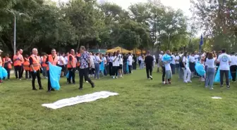 Deniz Temiz Derneği'nin Kıyı Temizleme Etkinliği Moda Sahili'nde Gerçekleşti