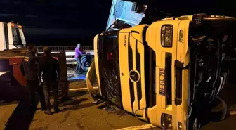 Rize'de Tır Kazası: Karadeniz Sahil Yolu 1,5 Saat Ulaşıma Kapandı