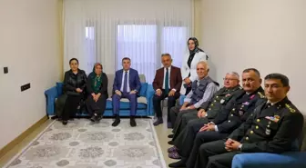 Vali Eldivan Kıbrıs gazisi ve şehit ailesiyle bir araya geldi