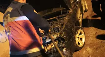 Tuşba'da Park Halindeki Otomobilde Yangın Çıktı