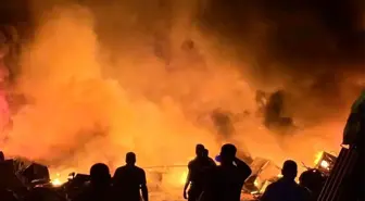 Hatay'da Hurdalık Alanda Yangın Çıktı, İtfaiye Ekipleri Olayı Söndürdü