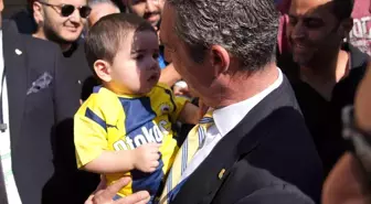 Fenerbahçe Başkanı Ali Koç'a Seçim Alanında Yoğun İlgi