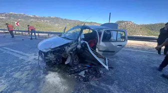Antalya'da Trafik Kazası: 4 Yaralı