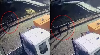Artvin'de tarihi köprü selde böyle yıkıldı