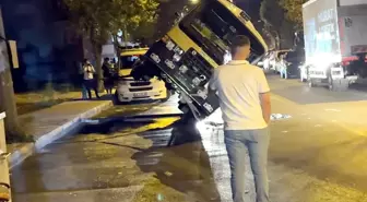 Arızalanan Minibüs Çekiciden Düştü