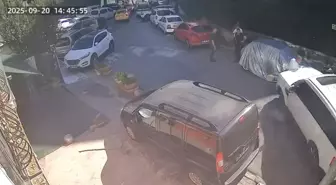 Beyoğlu'da cip yaya ve araçları sıkıştırdı: 4 araçta hasar meydana geldi