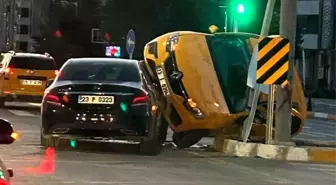Elazığ'da Taksi ile Otomobil Çarpıştı: 2 Yaralı