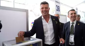 Fenerbahçe Spor Kulübü'nde gerçekleştirilen olağanüstü seçimli genel kurulunda yeni başkan Sadettin Saran seçildi.