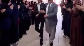42 Yılını Eğitimle Geçiren İsmail Akbaş Emekli Oldu