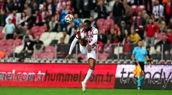 Samsunspor ve Fatih Karagümrük Karşılaşmasında İlk Yarı Sonucu: 0-1