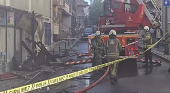 Üsküdar'da 2 Katlı Binada Yangın