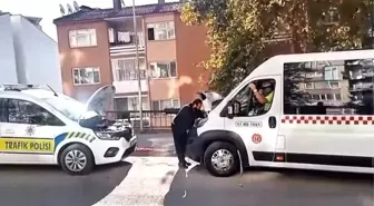 Bilecik'te Polis Ekiplerinden Anında Müdahale: Arızalanan Otobüse Akü Takviyesi