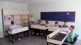Görme Engelli Öğretmen Gülcan Kurtoğlu, Öğrencilerinin Geleceğini Aydınlatıyor