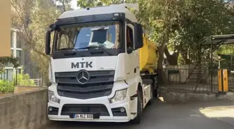 Kadıköy'de Hafriyat Kamyonu Sıkıştı