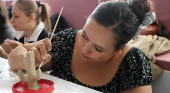 TÜGVA'dan Kadınlara Kil Atölyesi: Sanatsal Yetenekler Keşfediliyor