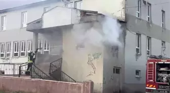 Karayazı'da Eğitim Binasında Yangın Çıktı