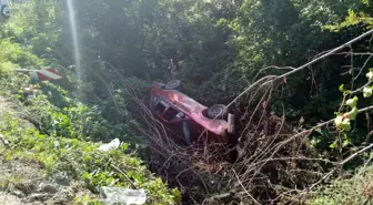 Sapanca'da Otomobil Şarampole Devrildi: 5 Yaralı
