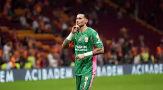 Galatasaray'ın Futbolcuları Konyaspor Maçında Taraftarlarla 3'lük Poz Verdi