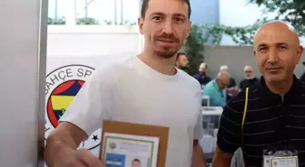 Mert Hakan'dan tüzüğe aykırı hareket