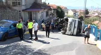Pendik'te Yokuş Çıkamayan Kamyon Gecekonduya Çarptı