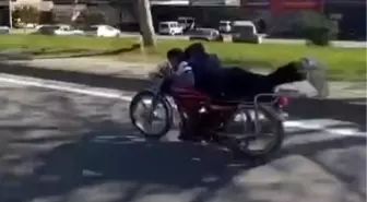 Plakasız ve Kasksız Motosikletle Tehlikeli Gösteri