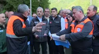 Ulaştırma ve Altyapı Bakanı Uraloğlu ile Gençlik ve Spor Bakanı Bak Borçka'da İncelemelerde Bulundu