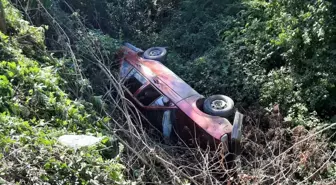 Sapanca'da Otomobil Şarampole Devrildi: 5 Yaralı