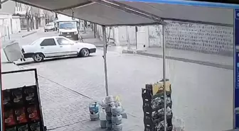 Şanlıurfa'da Sürücünün Geri Manevra Çilesi Güvenlik Kamerasında