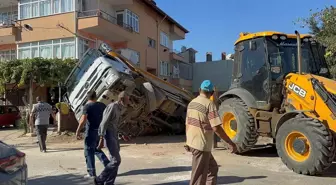 İznik'te Kamyon Foseptiğe Düştü, Yaralanan Yok