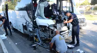 Alanya'da tur ve yolcu midibüsü çarpıştı: 15 yaralı