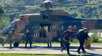 Artvin'de Sel Felaketi: Mahsur Kalanlar Helikopterle Kurtarıldı