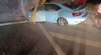 Taksinin Hafriyat Kamyonuyla Çarpıştığı Kazada Şoför Hayatını Kaybetti