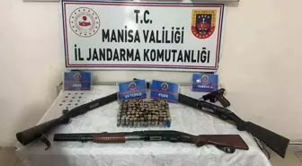 Manisa'da Jandarma Operasyonu: Ruhsatsız Silah ve Tarihi Sikkeler Ele Geçirildi