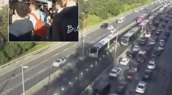 Kadıköy'de iki metrobüs çarpıştı