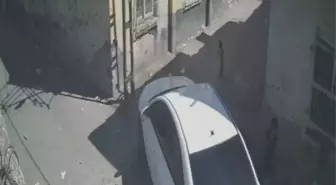 Adana'da 2 Yaşındaki Çocuk Araç Altında Kalarak Hayatını Kaybetti