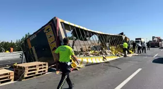 Sıvı Yağ Yüklü Tır Orta Refüje Devrildi
