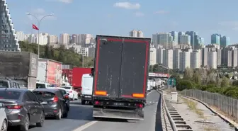 TEM Otoyolu'nda Zincirleme Kaza: Tekerlekli Sandalyeli Adam Yaralandı