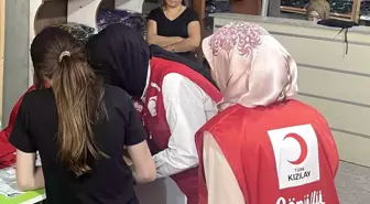 Türk Kızılay Uşak'tan İhtiyaç Sahibi Öğrencilere Forma Desteği