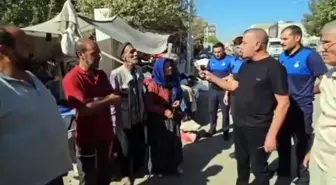 Zabıta müdürü, pazarcı esnafını sıraya dizip azarladı: Şımarıyorsunuz