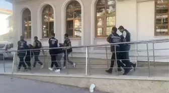 Konyalı Dolandırıcılar, Kendilerini Polis ve Savcı Olarak Tanıtıp 1.6 Milyon TL'yi Aldılar