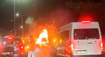 Bodrum'da Seyir Halindeki Cip Alev Aldı