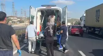 Kocaeli'de Çekici Otomobile Çarptı, 3 Yaralı