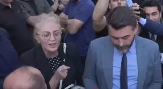 CHP kongresinde olay! 'Kongreyi yapamazsınız' diyen kadın bakın kim çıktı