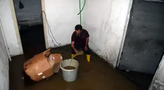 Erciş'te Taşkın: Çöpler Sulama Kanalını Tıkadı