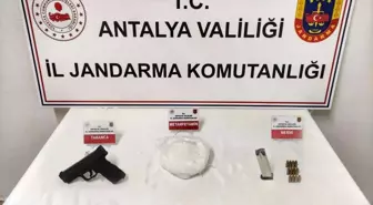 Antalya'da Yol Kontrolünde Uyuşturucu ve Tabanca Ele Geçirildi