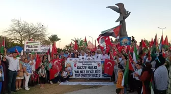 Mersin'de Filistin Destekçileri 'Sumud Filosu'na Destek Gösterdi