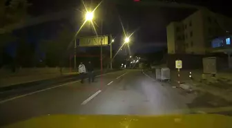 Erzurum'da Gençlerin Tehlikeli Yürüyüşü Kameralara Yansıdı